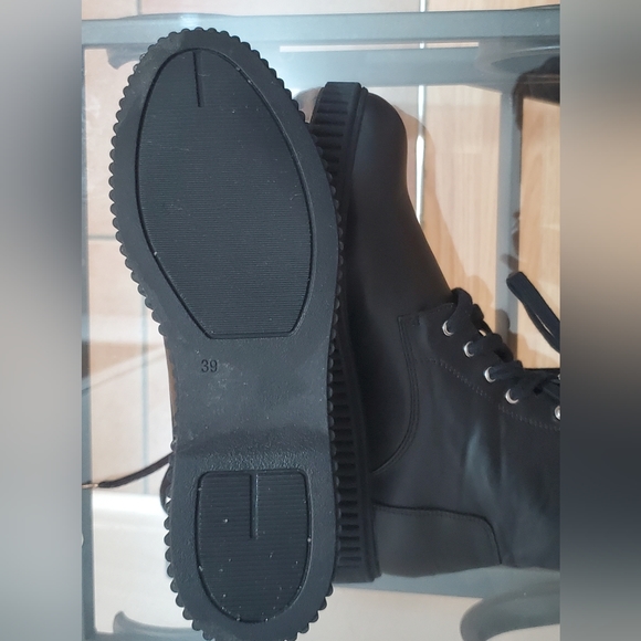 Le  château lace up women's boots. - Picture 6 of 6